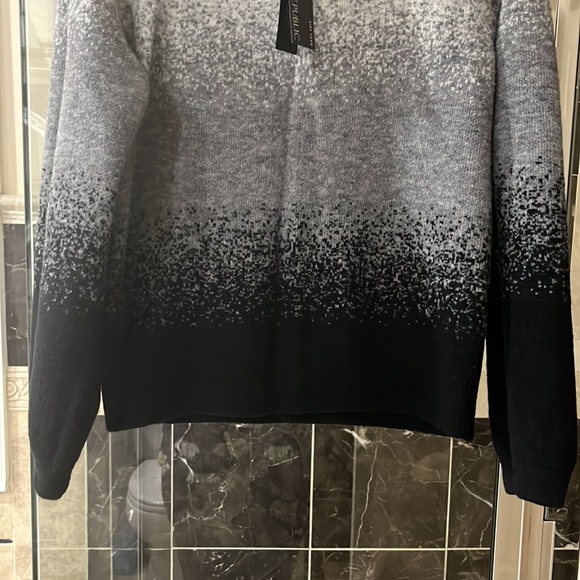 Banana Republic ombré gray/black sweater, size S, NWT. - Picture 3 of 9